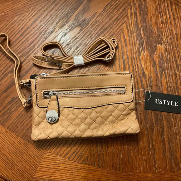 Nice Quilted Silver Hardware Wristlet Detachable Adjustable Strap Bag! - Picture 15 of 16